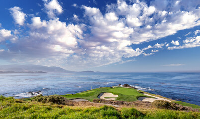 Fototapeta na wymiar golf course with ocean