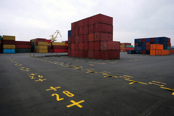 Cargo terminal with freight containers and vacant stands in a european harbor - Stockphoto 