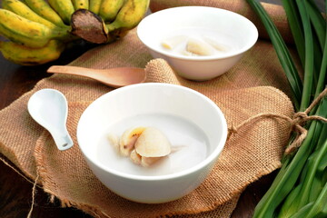 Banana in Coconut Milk , Thai Dessert (Kluay Buat Chi)