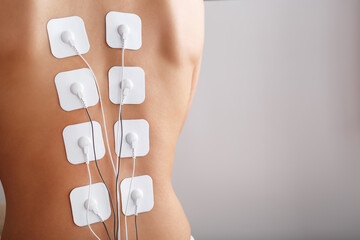 Electrode Stimulating massage of the spine at home.