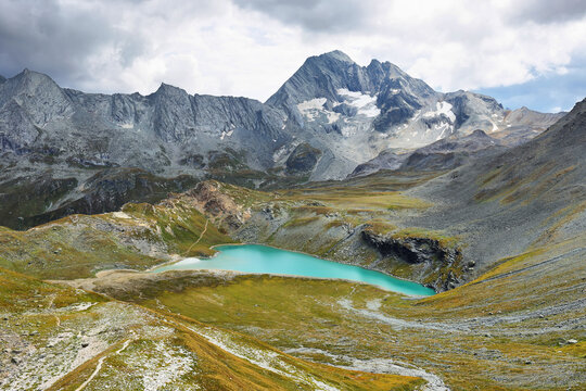 Lac blanc with Pointe de l'Echelle (3422m) and glacier de la Masse at background, Vanoise national park, France