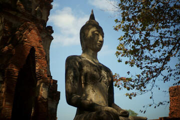 Fototapeta na wymiar Wat Mahathat Ayuttaya at Ayutthaya Historical Park covers the ruins of the old city of Ayutthaya Province
