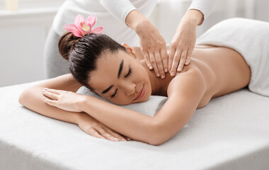 Obraz na płótnie Canvas Spa Massage. Young Asian Woman Relaxing While Professional Therapist Massaging Her Shoulders