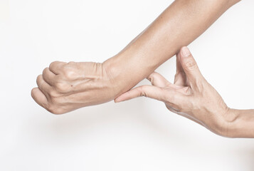 Symptoms of the affected person Hand problems with pain in the joints, bones, muscles.