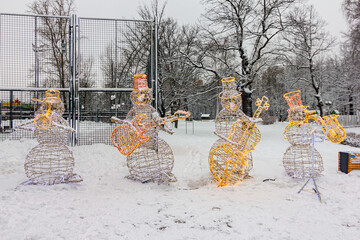 Glowing Christmas decorations with the orchestra in the Park