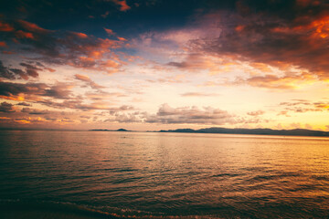Fototapeta na wymiar beautiful sunset on a tropical beach in Thailand, Koh Phangan gulf of thailand
