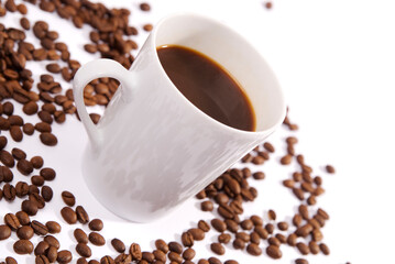 Bohnenkaffee in einer weißen Tasse