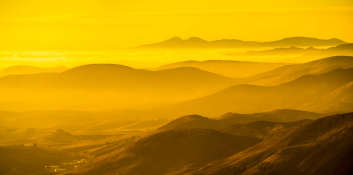 Yellow Sunset in the Mountains, Panorama 