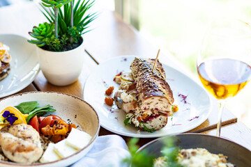 healty sanwich with chicken and vegetables