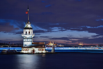 Fototapeta premium Maiden's tower (Kiz Kulesi) in Istanbul Bosphorus, Turkey.