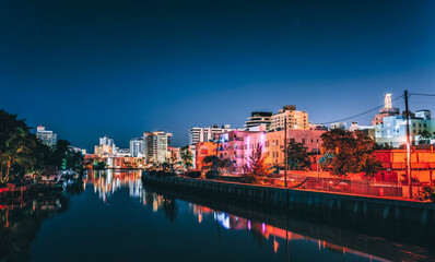 Obraz premium city skyline at night beautiful reflections Miami Beach usa 