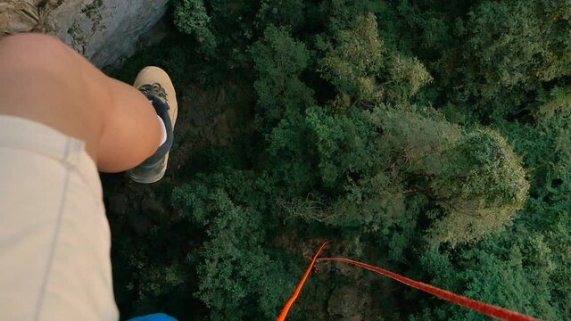 guy do rappelling looking down