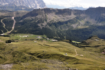 Fototapeta premium Rozległa górska panorama z Dolomitów we Włoszech