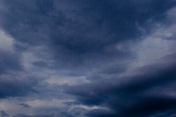 picture of thunderstorm clouds starting to pour rain and lightning