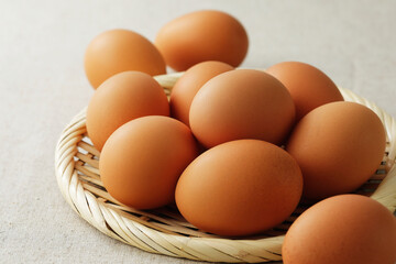 赤玉の生卵　Eggs