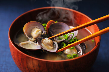 しじみの味噌汁　Japanese shijimi clam miso soup