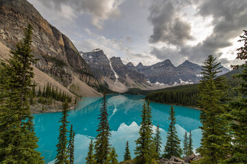 lake moraine banff national park