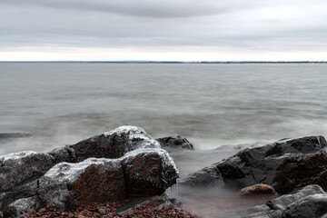 Fototapeta premium Boulders at the lake Superior shore