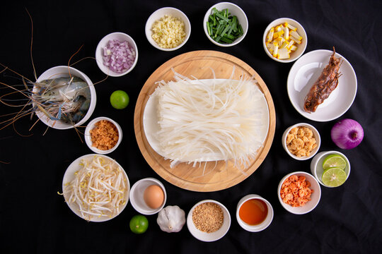 Ingredients for making Pad Thai, Thai food