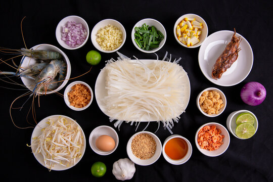 Ingredients for making Pad Thai, Thai food