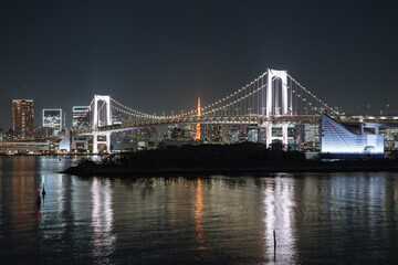 Fototapeta na wymiar Rainbow Bridge and Tokyo Tower at night viewed from Odaiba　お台場から観たレインボーブリッジと東京タワー 夜景
