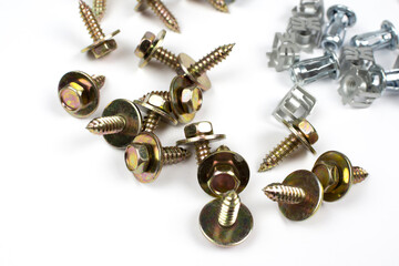 screws and screws for fastening the product