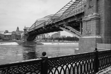 Fototapeta premium Bogdan Khmelnitsky Bridge in winter