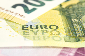 Nahaufnahme vom Euro Geldscheinen © studio v-zwoelf