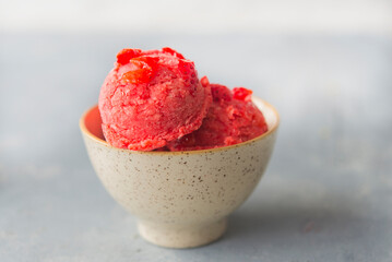 THE BEST STRAWBERRY ICE CREAM RECIPE
