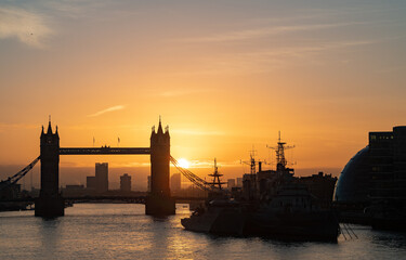 Naklejka premium Sunrise over Tower Bridge, London