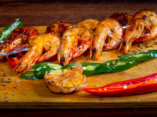 grilled prawns with garlic and vegetables.