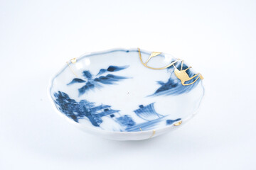 Japanese landscape kintsugi plate, real gold wabi sabi Kintsukuroi, Japanese artisan work. Kintsugi, the beauty of imperfections.