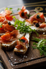 Dark bread with butter and jamon