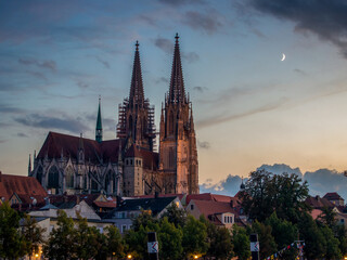 Fototapeta premium Regensburg Cathedral in the evening