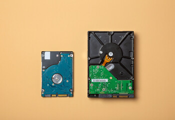 compare of internal Hard disk drive 3.5 inch and Hard disk drive 2.5 inch