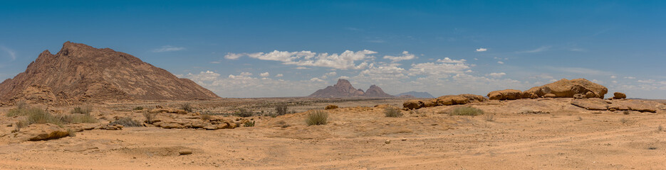 Fototapeta na wymiar View from the little Spitzkoppe to the Spitzkoppe, Namibia