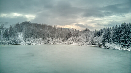 photo en drone lac gelé