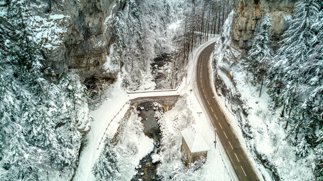 photo en drone lac gelé