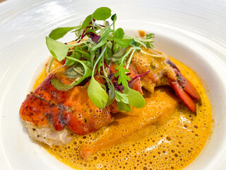 オマール海老と金目鯛のポアレ