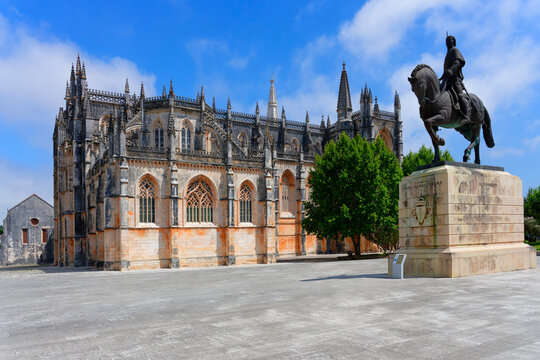 Nuno Alvares Pereira equestrian statue, Dominican Monastery of Batalha (Saint Mary of the Victory Monastery), UNESCO World Heritage Site, Batalha, Leiria district, Portugal, Europe
