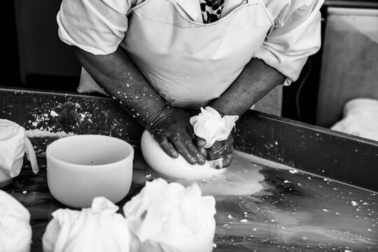 Fabrica&ccedil;&atilde;o de queijo Serra da Estrela