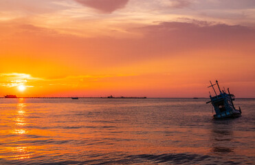 Fototapeta na wymiar an old ship during the sunset on the sea in the Gulf of Thailand