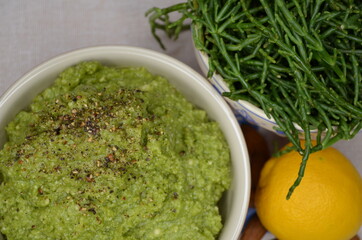 Pesto vom europ&auml;ischen Queller oder Salicorne oder Seespargel Salicornia europaea