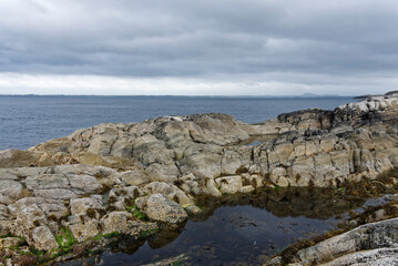 Norwegen - Hellesøy - Rubbegarnståne Fyr Wanderweg - Küste an der Nordspitze