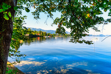 Scenic view of lake Traunsee and mountains against blue sky