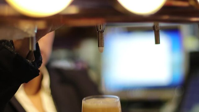 TIRO DE CERVEZA EN SURTIDOR BARRA