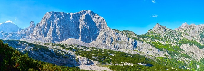 Fototapeta na wymiar Dachstein mountains with Glasier in Austrian Alps. 