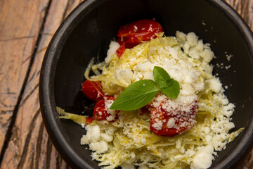 Spaghetti from pupunha with pesto and goat cheese.