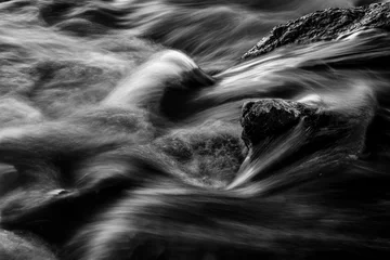 Photo sur Aluminium Noir et blanc longue exposition d& 39 une rivière, noir et blanc .