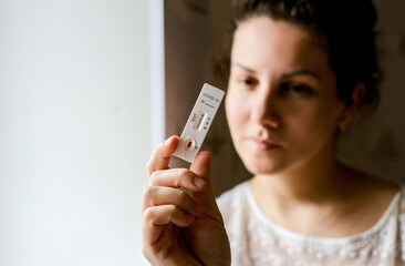 The woman did an express test at home, the result is negative.
Covid-19 test kit for detecting IgM...